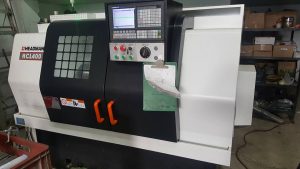 Torno CNC HCL400